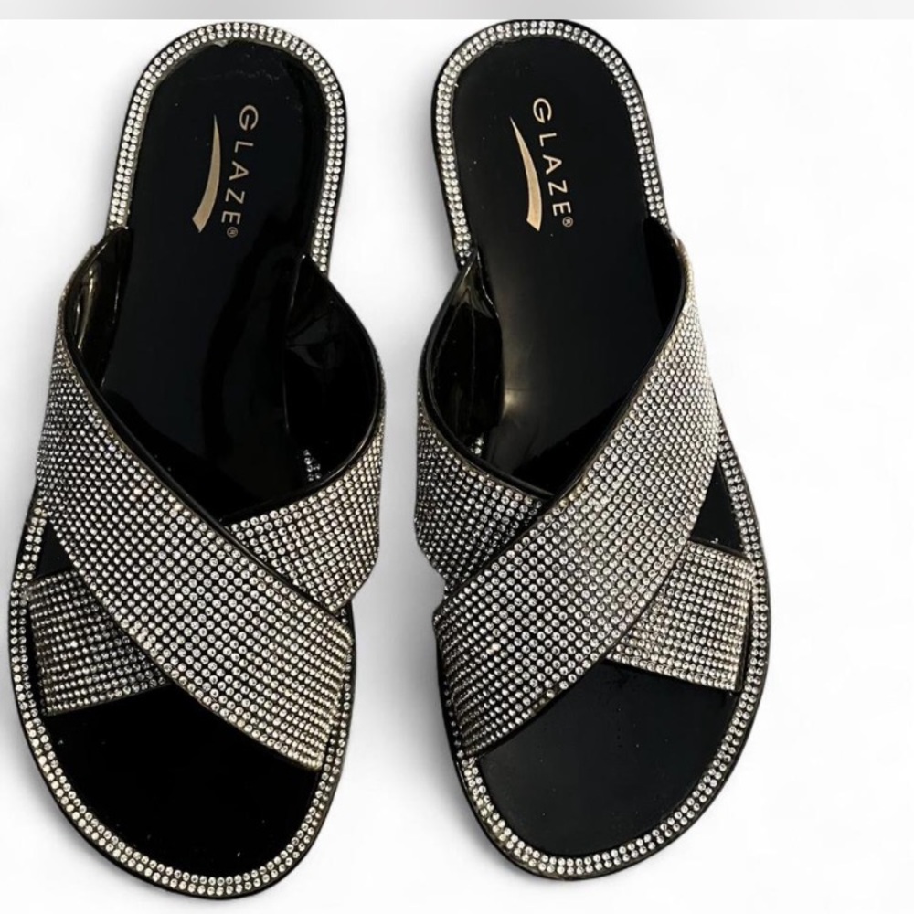 🛍️Glamorous Women's Elegant Black and Silver Sandals. Pre-loved